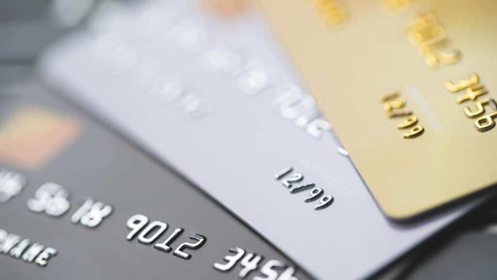 Cartão de Crédito: Como usar corretamente e não se endividar