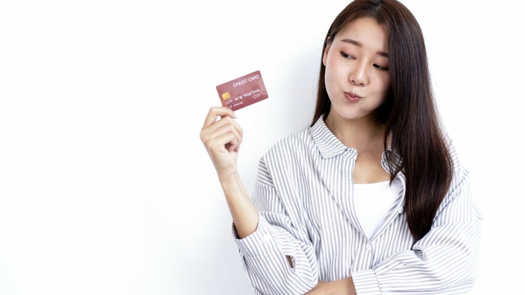 Pagar contas com cartão de crédito: Uma boa opção ou é melhor evitar?