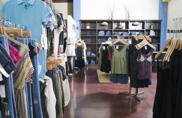 Qual o custo para abrir uma loja de roupas?